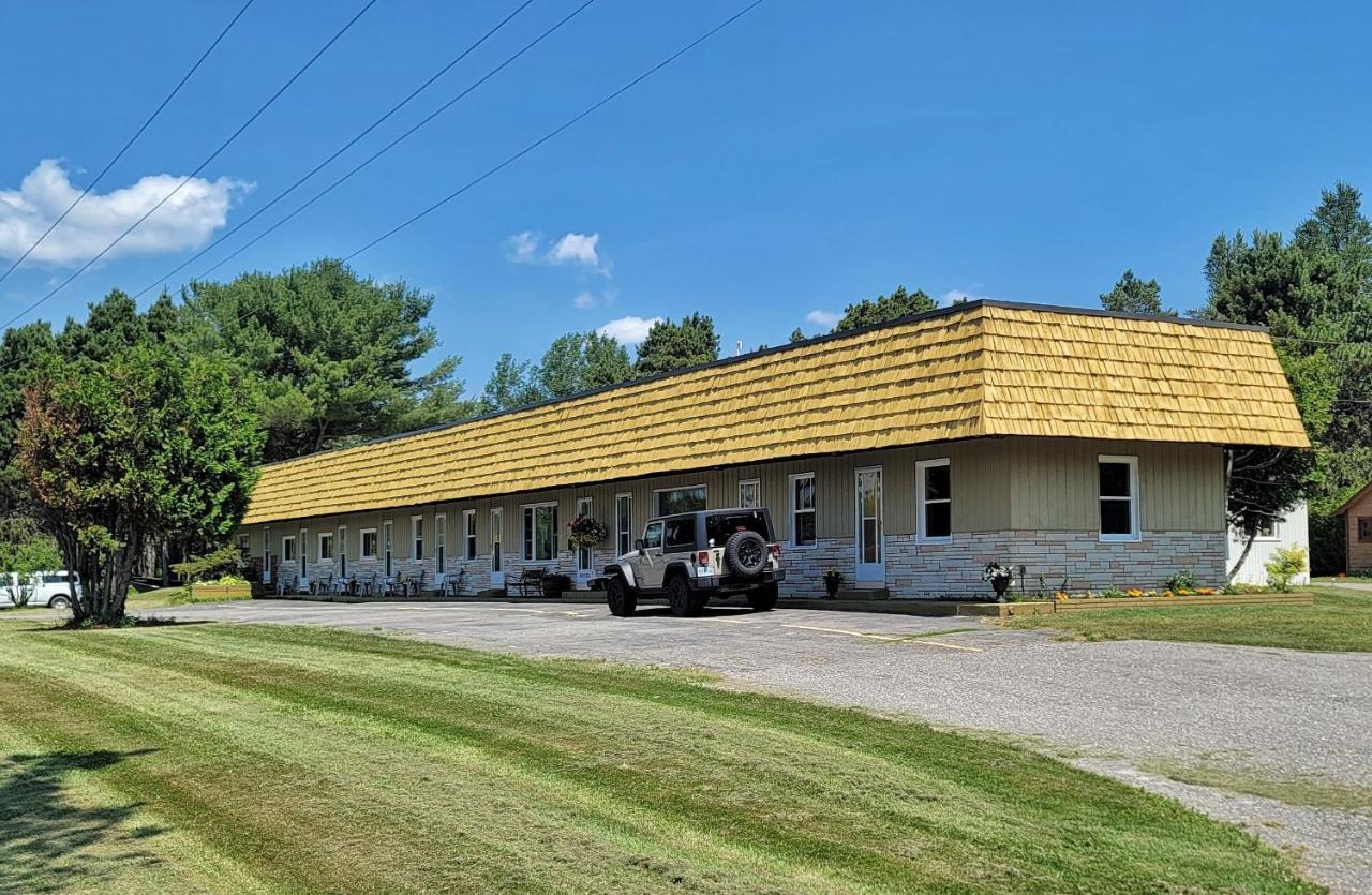Maciver'S Motel And Camp Blind River Eksteriør billede